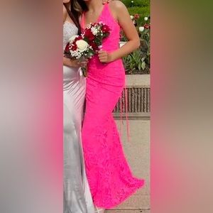 ABSOLUTLEY STUNNING la femme pink homecoming/prom dress size 4.
